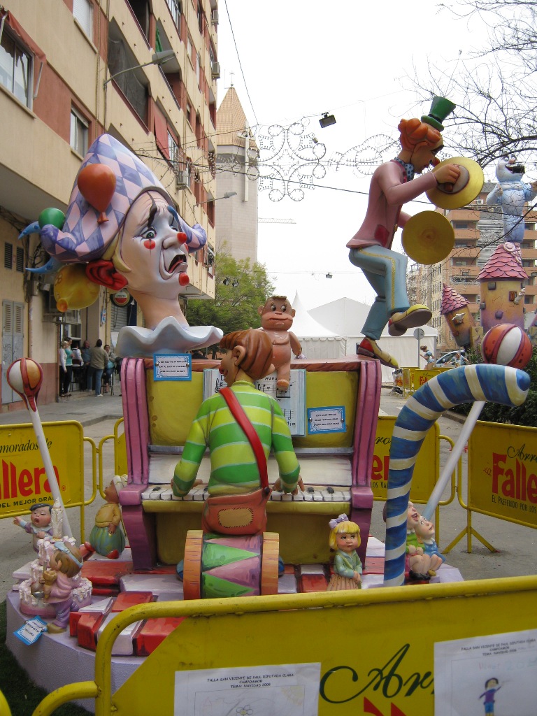 Totfalles: San Vicente de Paúl-Diputada Clara Campoamor