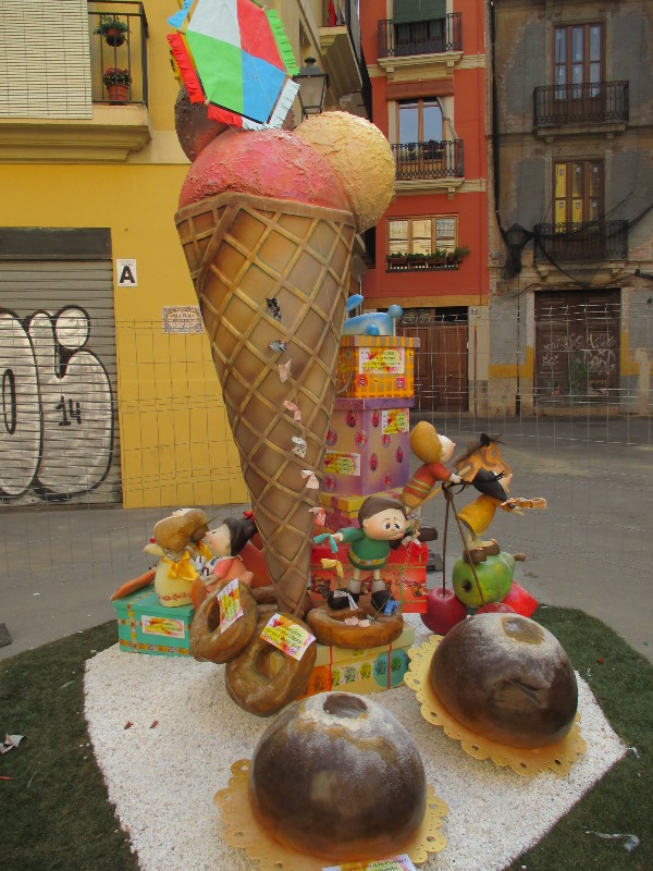 Totfalles: Plaça de la Santa Creu